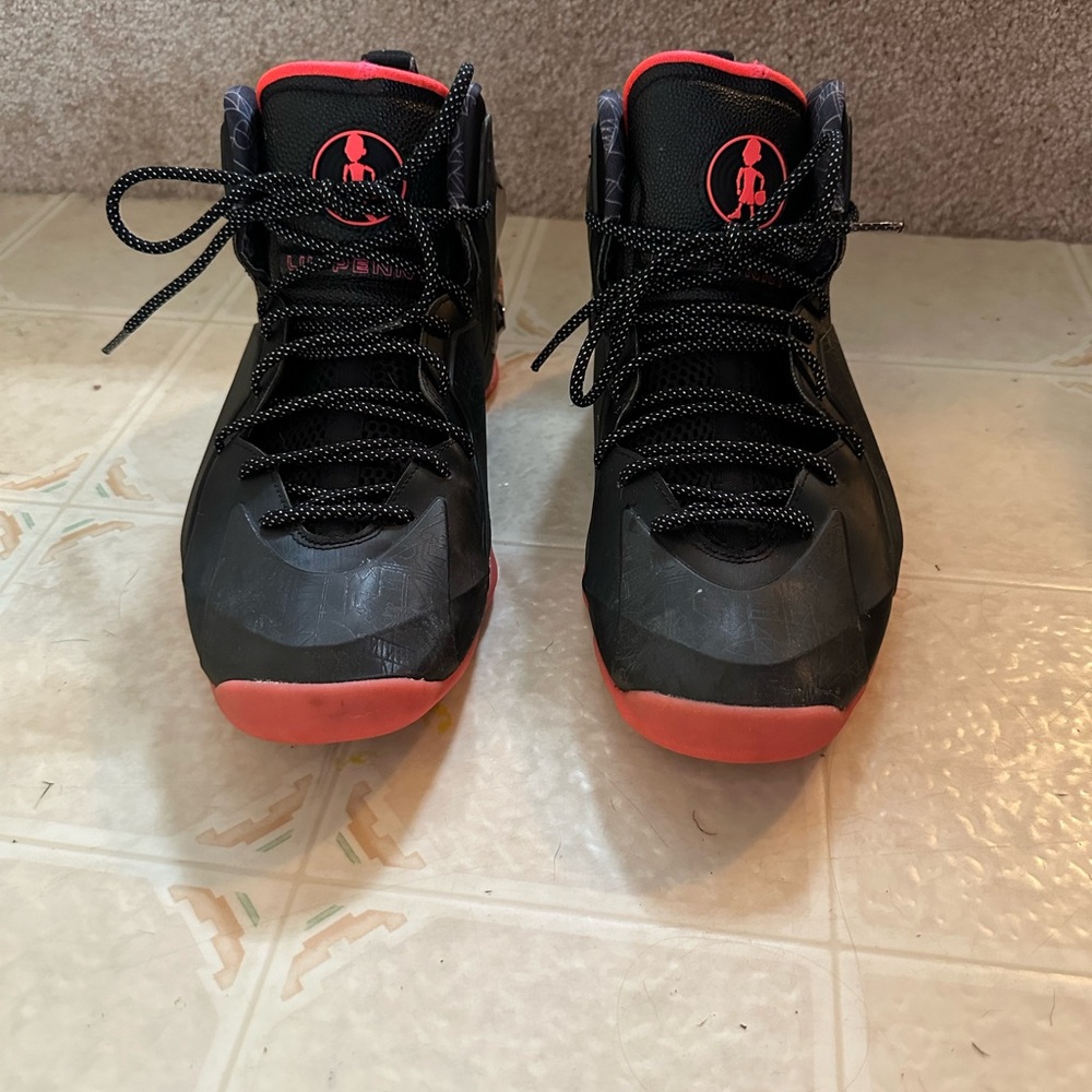 Nike Lil Penny posite NOLA, men’s size 8.5